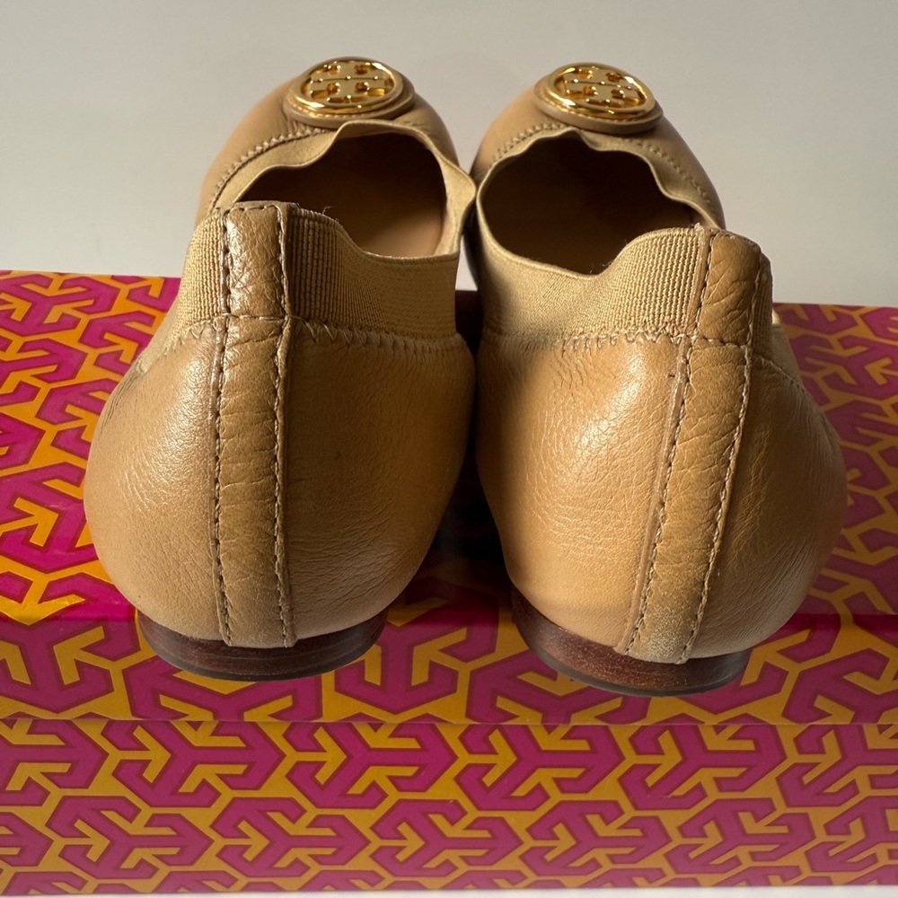 Tory Burch Caroline 2 Ballet Flats Sand/ Dark Sand - Picture 5 of 10